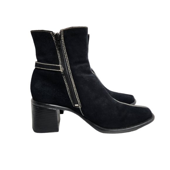CLARKS SIDE ZIPPER BLOCK HEEL ANKLE BOOT - Picture 2 of 10